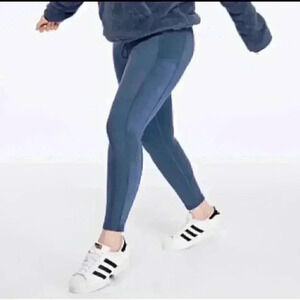 ⭐️ Victoria’s Secret PINK blue velvet trim leggings in size xs